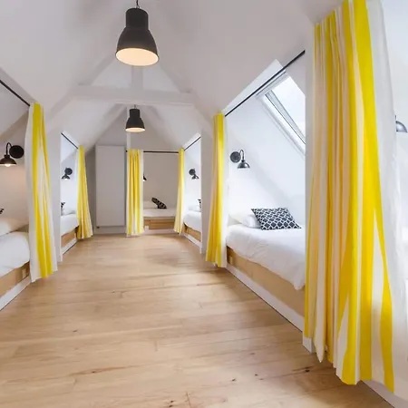 Au Jardin De Capucine